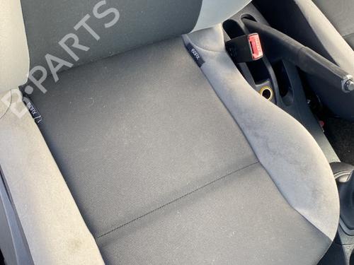 Used Right front seat RENAULT CLIO III (BR0/1, CR0/1) 1.5 dCi (BR17, CR17) (86 hp) 30261129