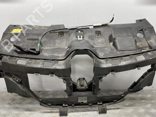 Używane Mocowanie zderzaka przedniego RENAULT MEGANE IV Hatchback (B9A/M/N_) 1.2 TCe 130 (B9MR) (130 hp) 30901091