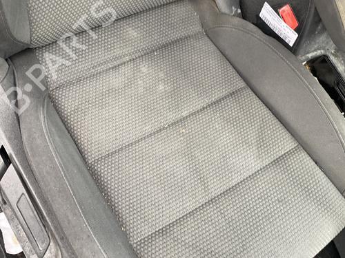 Sæde højre fortil VW GOLF VI (5K1) 1.4 (80 hp) 31884348