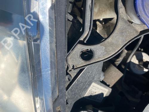 right-headlight-peugeot-5008-0u_-0e_-2009-2010-2011-2012-2013-2014-2015-2016-2017-37749861 main image