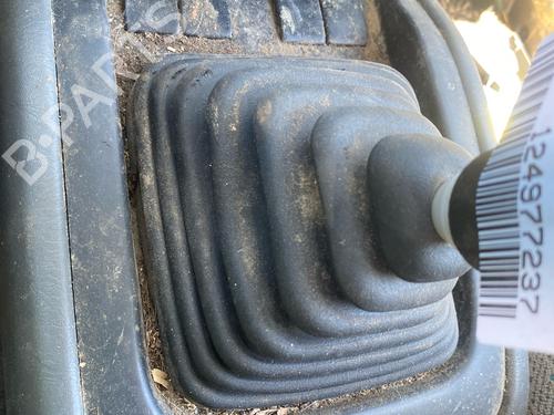 shift-knob-suzuki-grand-vitara-i-ft-ht-1998-1999-2000-2001-2002-2003-2004-2005-2006-2007-2008-34241138 main image