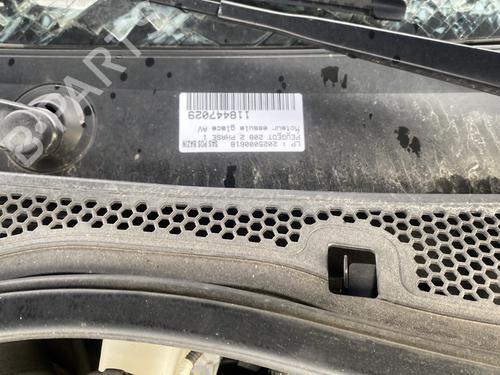 Used Front wiper motor Front wiper motor PEUGEOT 208 II (UB_, UP_, UW_, UJ_) 1.2 PureTech 100 (101 hp) 31093415 31093415