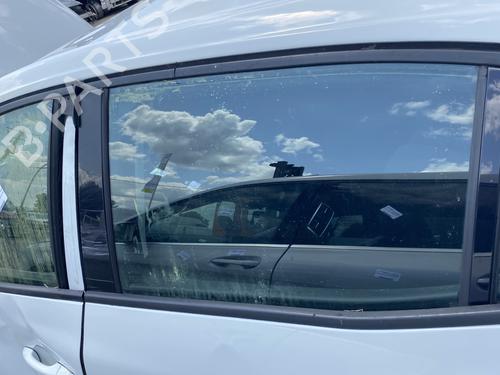 rear-left-door-window-renault-megane-iv-hatchback-b9amn_-2015-26685885 main image