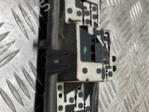 Used Lamp holder Lamp holder PEUGEOT 5008 (0U_, 0E_) 1.6 HDi (112 hp) 21666164 21666164