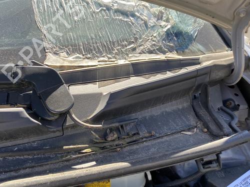 Used Front wipers mechanism TOYOTA YARIS (_P13_) 1.5 Hybrid (NHP130_, NHP130) (101 hp) 24408719