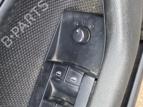 Używane Przełącznik szyby przedniej lewej AUDI A3 Sportback (8PA) 1.9 TDI (105 hp) 30603938