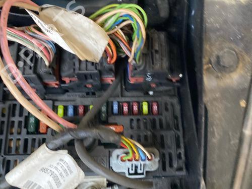 Used Fuse box Fuse box 37279272 37279272