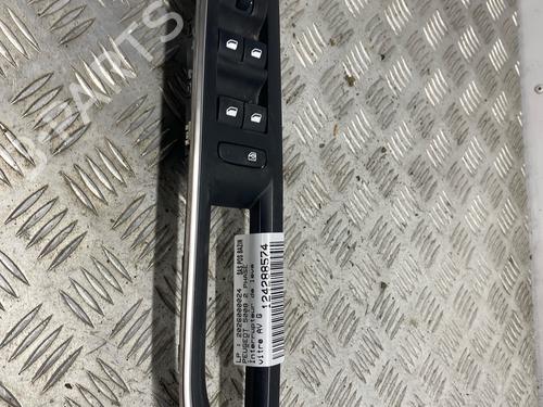 Used Left front window switch Left front window switch PEUGEOT 5008 II (MC_, MJ_, MR_, M4_) 2.0 BlueHDi 180 (MJEHZW, MJEHZR, MJEHZP) (177 hp) 33959577 33959577