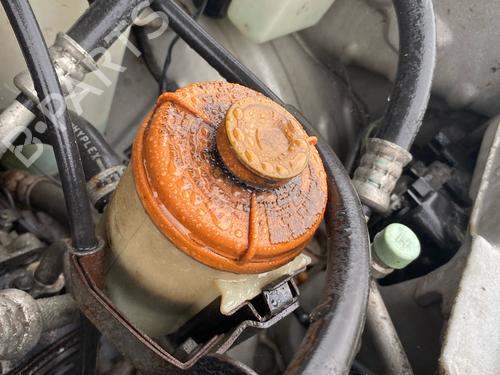 power-steering-reservoir-suzuki-jimny-closed-off-road-vehicle-sn-1998-39982530 main image