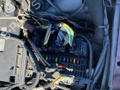 Used Fuse box Fuse box PEUGEOT 407 (6D_) 2.0 HDi 135 (6DRHRH, 6DRHRE, 6DRHRG, 6DRHRJ) (136 hp) 34220725 34220725