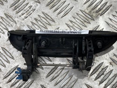 Używane Klamka zewnętrzna drzwi tylnych prawych RENAULT CLIO II (BB_, CB_) 1.2 16V (BB05, BB0W, BB11, BB27, BB2T, BB2U, BB2V, CB05,... (75 hp) 22113105