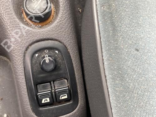 Used Left front window switch Left front window switch PEUGEOT 206 Hatchback (2A/C) 1.1 i (60 hp) 26881892 26881892