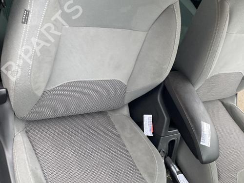 Used Right front seat Right front seat CITROËN DS3 (SA_) 1.4 HDi 70 (SA8HP4) (68 hp) 31060892 31060892