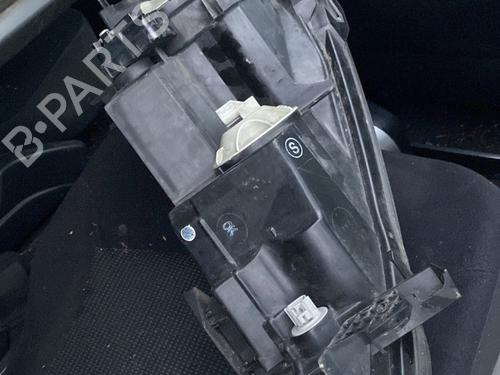 Used Right headlight Right headlight MITSUBISHI GRANDIS (NA_W) 2.0 DI-D (NA8W) (136 hp) 30646602 30646602