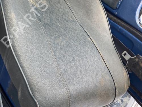 Used Right front seat Right front seat RENAULT TRAFIC Bus (T_, P_, V_) 2.5 D (75 hp) 22122882 22122882