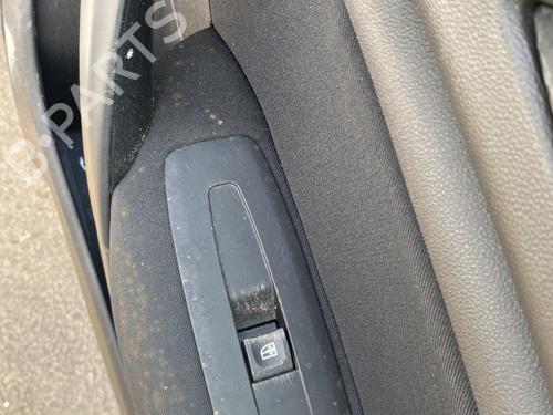 right-front-window-switch-renault-megane-iv-hatchback-b9amn_-2015-26685893 main image