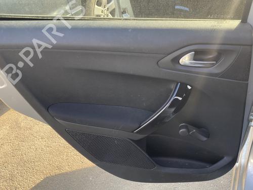 Forra trás esquerda Forra trás esquerda PEUGEOT 208 I (CA_, CC_) 1.2 VTI 82 (82 hp) 33553912 33553912