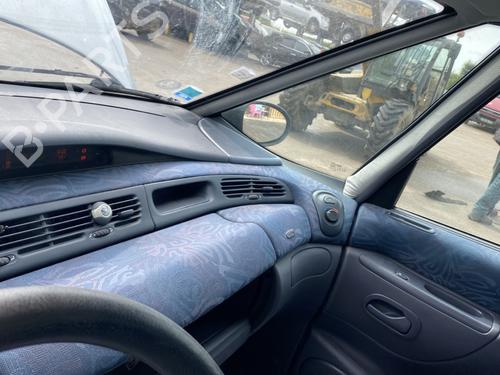Used Dashboard Dashboard RENAULT ESPACE III (JE0_) 2.2 12V TD (JE0E, JE0H, JE0P) (113 hp) 26457543 26457543