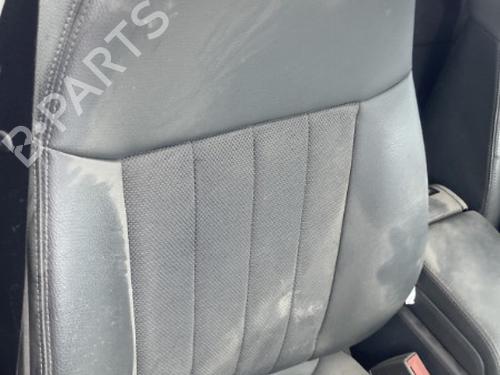 Used Right front seat Right front seat 22124601 22124601