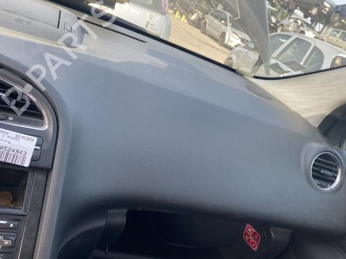 Used Dashboard PEUGEOT 5008 (0U_, 0E_) 2.0 HDi 150 / BlueHDi 150 (150 hp) 28049446