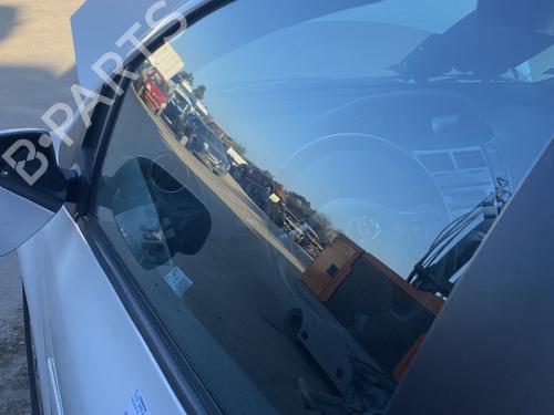 front-left-door-window-toyota-yaris-_p9_-2005-2006-2007-2008-2009-2010-2011-2012-2013-2014-33553818 main image