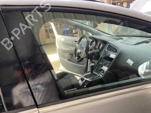 Front right door window PEUGEOT 5008 (0U_, 0E_) 1.6 HDi 9806046580