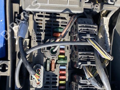 Used Fuse box Fuse box PEUGEOT 407 (6D_) 2.0 HDi 135 (6DRHRH, 6DRHRE, 6DRHRG, 6DRHRJ) (136 hp) 32669938 32669938