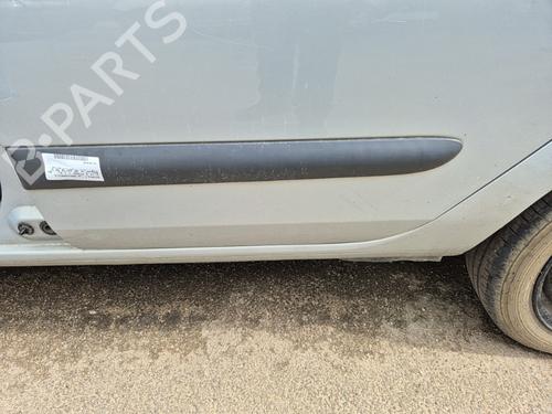Używane Listwa drzwi RENAULT CLIO II (BB_, CB_) 1.6 (B/CB0D, BB00) (90 hp) 22122736