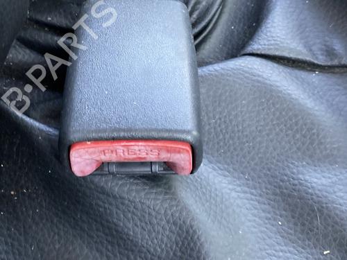 Used Seat buckle Seat buckle TOYOTA YARIS (_P1_) 1.4 D-4D (NLP10_, NLP10R) (75 hp) 33553383 33553383