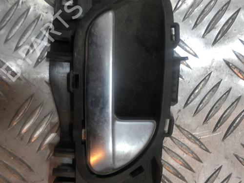 Used Front right interior door handle Front right interior door handle 19906321 19906321