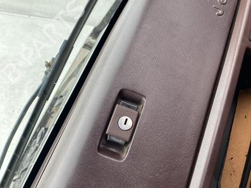 Used Glove box Glove box JEEP CHEROKEE (XJ) 2.1 TD (87 hp) 32439585 32439585