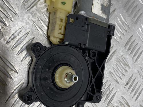 Used Left rear window motor Left rear window motor FORD KUGA II (DM2) 2.0 TDCi (150 hp) 30675617 30675617