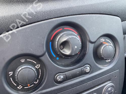 climate-control-renault-clio-iii-br01-cr01-2005-2006-2007-2008-2009-2010-2011-2012-2013-2014-31836736 main image