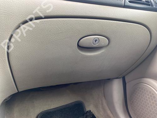 Used Glove box Glove box CITROËN C5 I (DC_) 2.2 HDi (DC4HXB, DC4HXE) (133 hp) 40494212 40494212