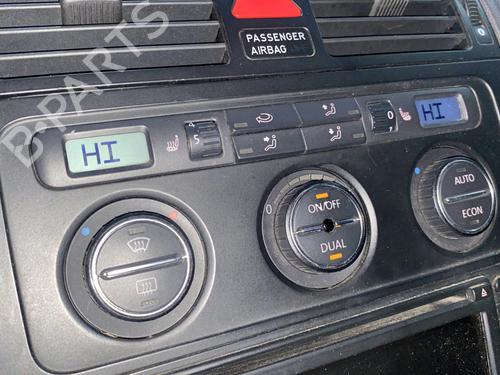 Commande Chauffage VW TOURAN (1T1, 1T2) 2.0 TDI (136 hp) 31953867