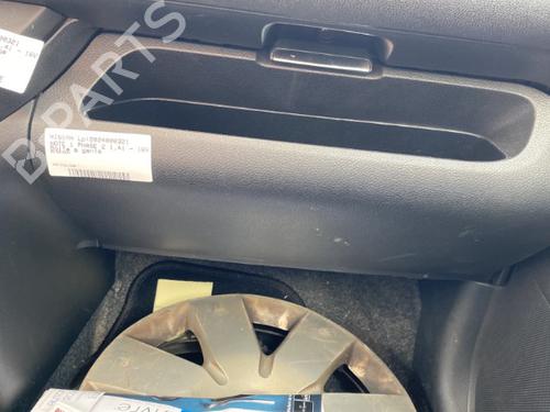 Used Glove box NISSAN NOTE (E11, NE11) 1.4 (88 hp) 22125213