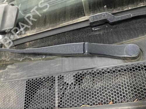 Used Front windshield wiper arm PEUGEOT 308 SW II (LC_, LJ_, LR_, LX_, L4_) 1.6 BlueHDi 100 (99 hp) 21086737