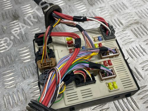 Used Fuse box Fuse box 37501361 37501361