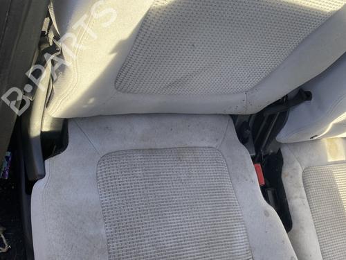 Sæde Bagtil Sæde Bagtil PEUGEOT 5008 (0U_, 0E_) 1.6 HDi (110 hp) 32477172 32477172