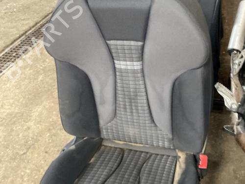 Used Right front seat AUDI A3 Sportback (8VA, 8VF) 30 TDI (115 hp) 22921274