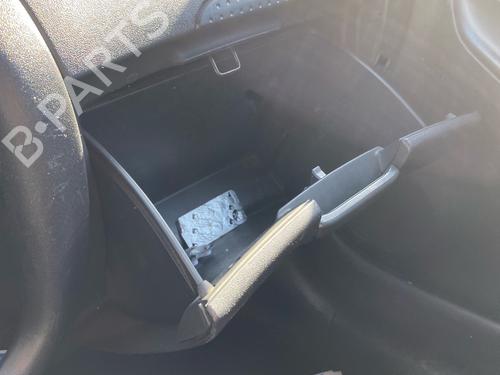 Guantera Guantera TOYOTA YARIS (_P1_) 1.5 (NCP13_, NCP13R) (105 hp) 39611796 39611796