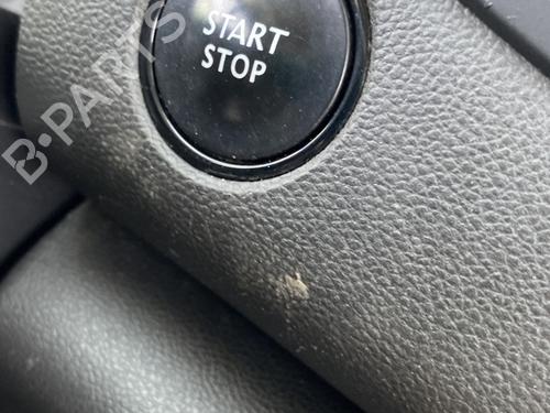 switch-renault-megane-iv-hatchback-b9amn_-2015-32764334 main image