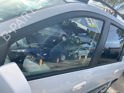 front-left-door-window-hyundai-matrix-fc-2001-2002-2003-2004-2005-2006-2007-2008-2009-2010-40253499 main image