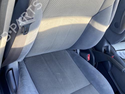 Sæde højre fortil TOYOTA PICNIC (_XM1_) 2.2 D (CMX10_, CXM10G) (90 hp) 31643079