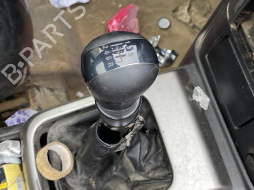 Used Gear lever NISSAN X-TRAIL I (T30) 2.2 Di 4x4 (114 hp) 31994823