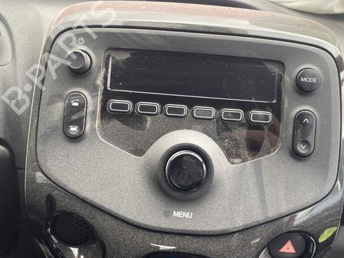 Used Display monitor CITROËN C1 II (PA_, PS_) 1.0 VTi 72 (72 hp) 28543411