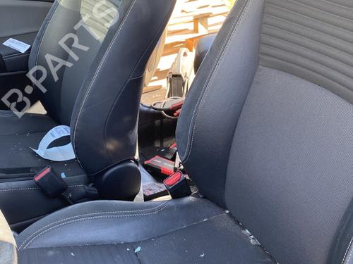 Used Left front seat TOYOTA YARIS (_P13_) 1.5 Hybrid (NHP130_, NHP130) (101 hp) 24408701