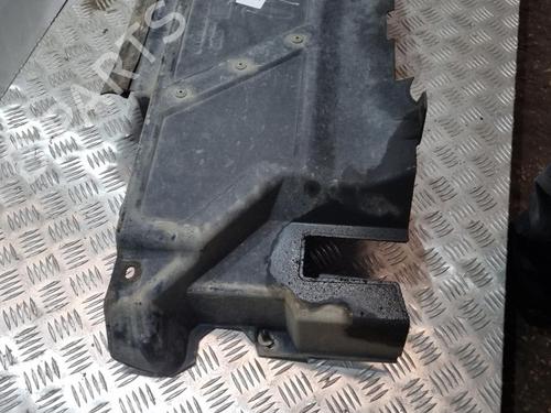 Used Underbody protection MERCEDES-BENZ M-CLASS (W163) ML 270 CDI (163.113) (163 hp) 22111010