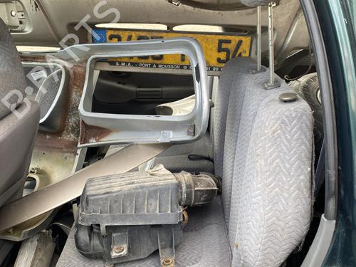Garniture avant droite SUZUKI GRAND VITARA I (FT, HT) 2.0 TD 4x4 (SQ420D) | BP22127138C59 