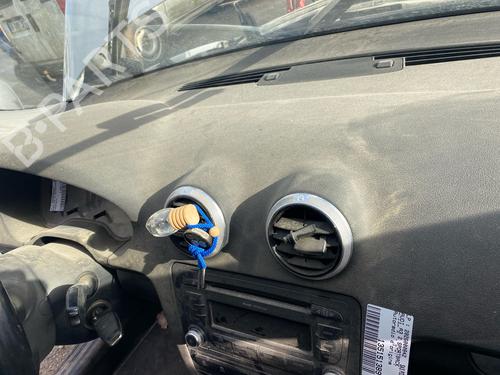 Used Dashboard Dashboard AUDI A3 Sportback (8PA) 1.6 TDI (105 hp) 40268569 40268569